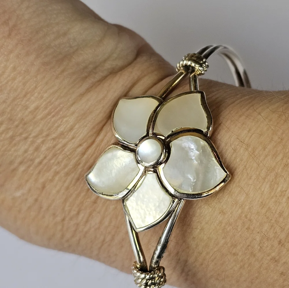 Gorgeous Natural Mother of Pearl Cuff in Sterling Silver! - Picture 4 of 10